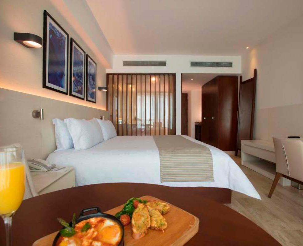 Krystal Grand® Cancún All Inclusive Krystal Grand® Cancún All Inclusive